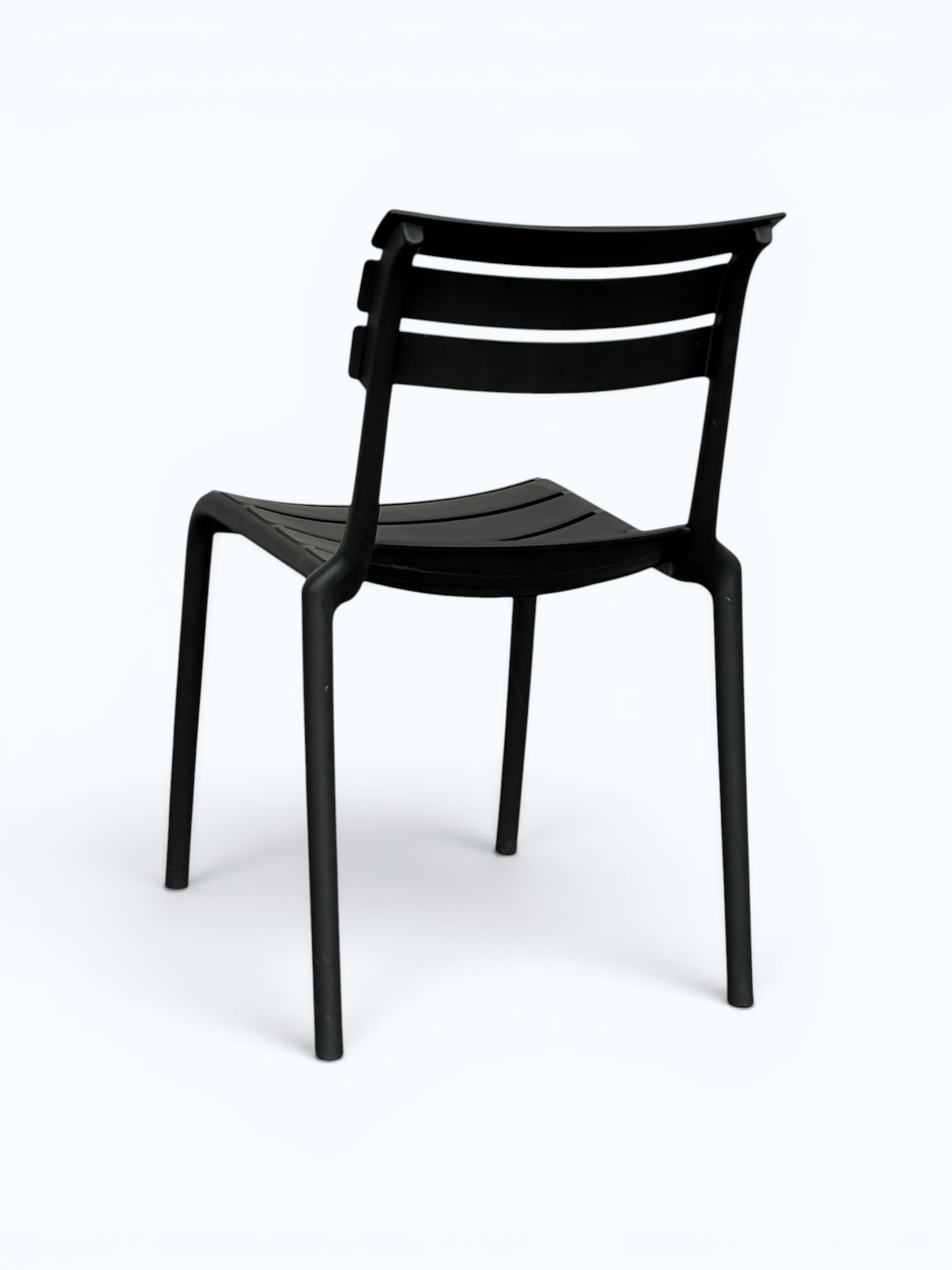Silla Helen — Uso Comercial e Interior · Polipropileno Reforzado · Apilable